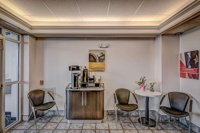 Econo Lodge Menomonie Exterior photo