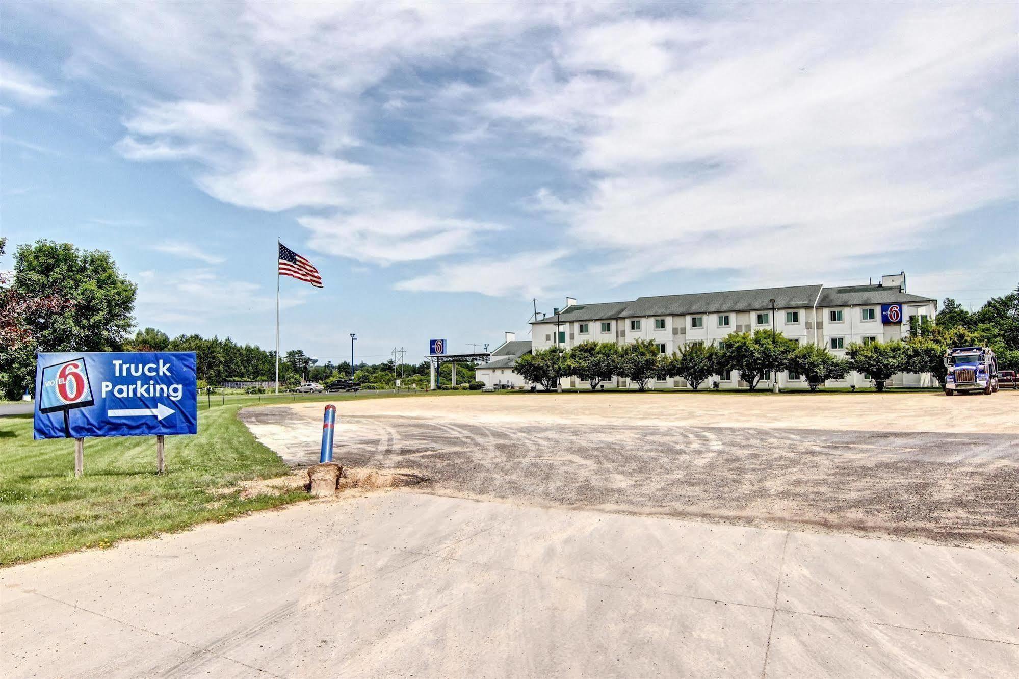 Econo Lodge Menomonie Exterior photo